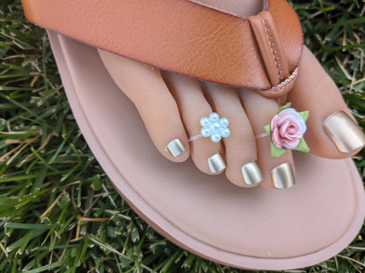 Pink Ribbon Rose and Pearl Daisy Set toe flowers